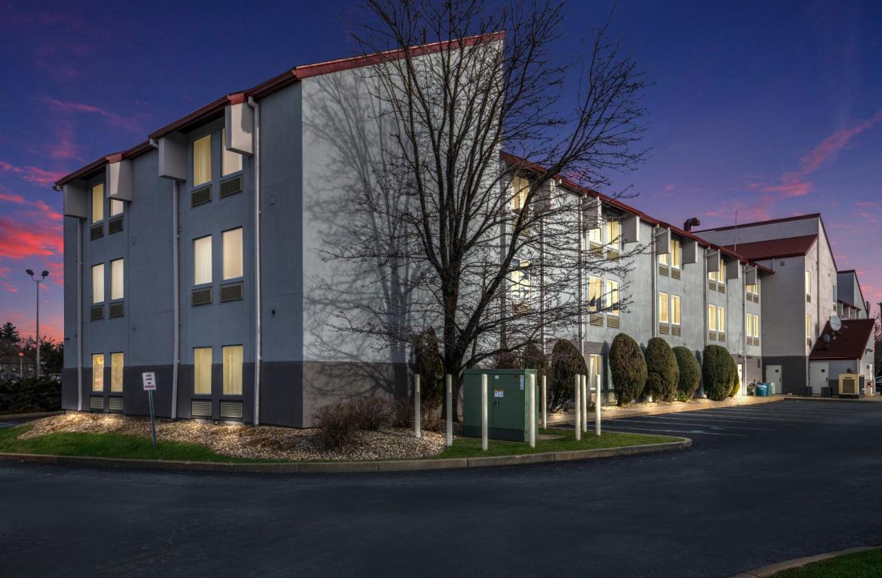 Red Roof Inn Plus+ Boston - Logan Saugus Eksteriør billede