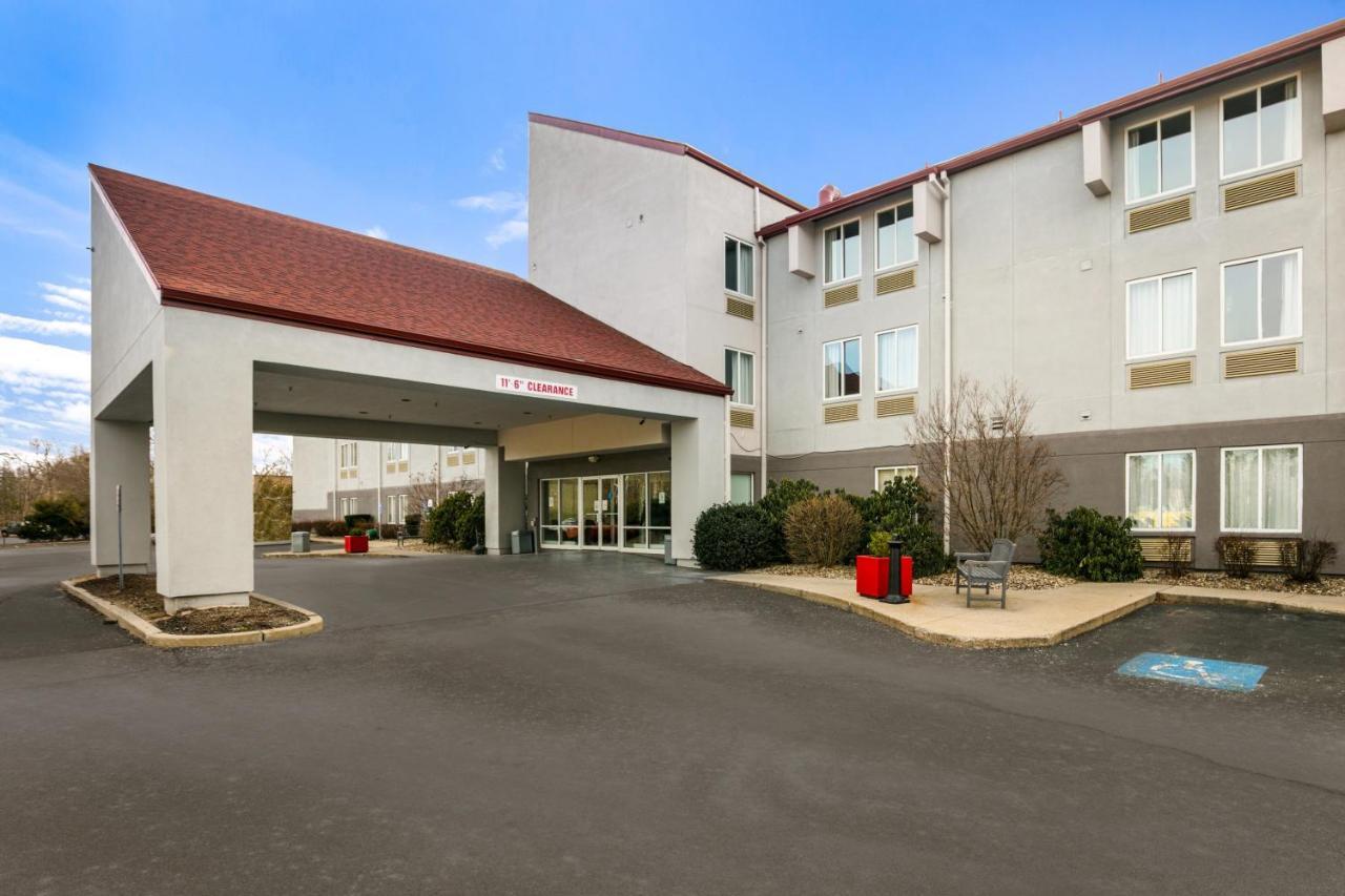 Red Roof Inn Plus+ Boston - Logan Saugus Eksteriør billede