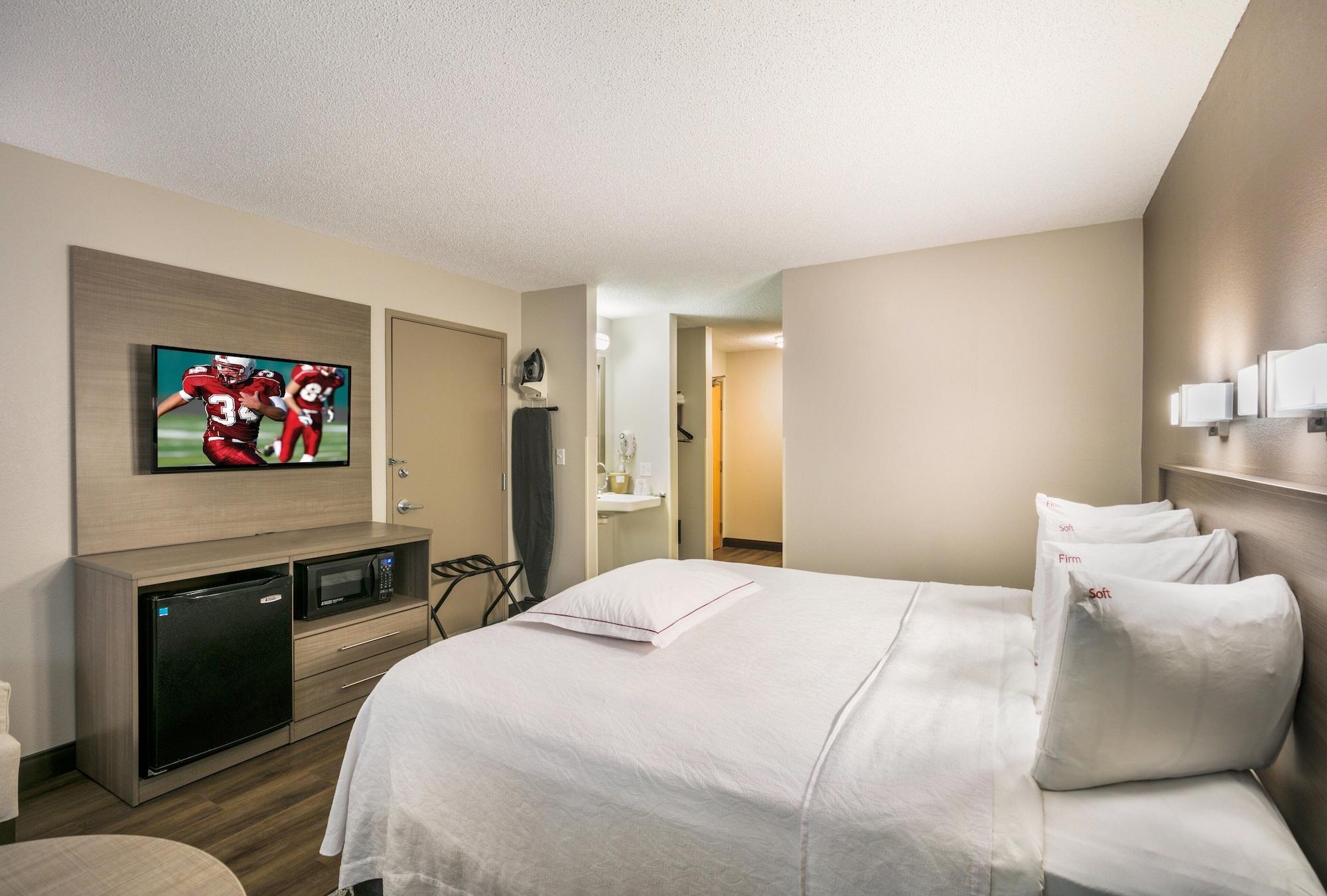 Red Roof Inn Plus+ Boston - Logan Saugus Eksteriør billede