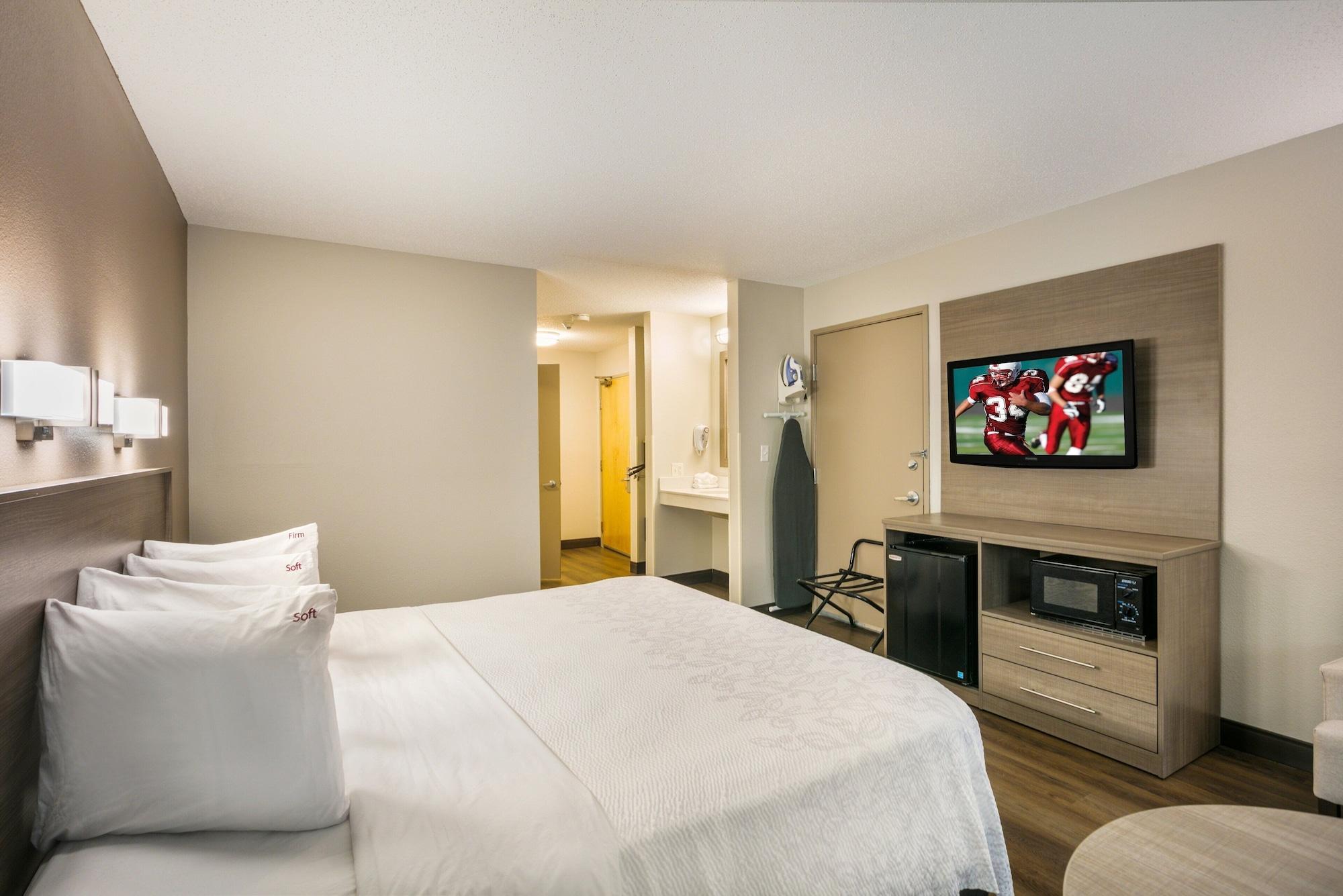 Red Roof Inn Plus+ Boston - Logan Saugus Eksteriør billede