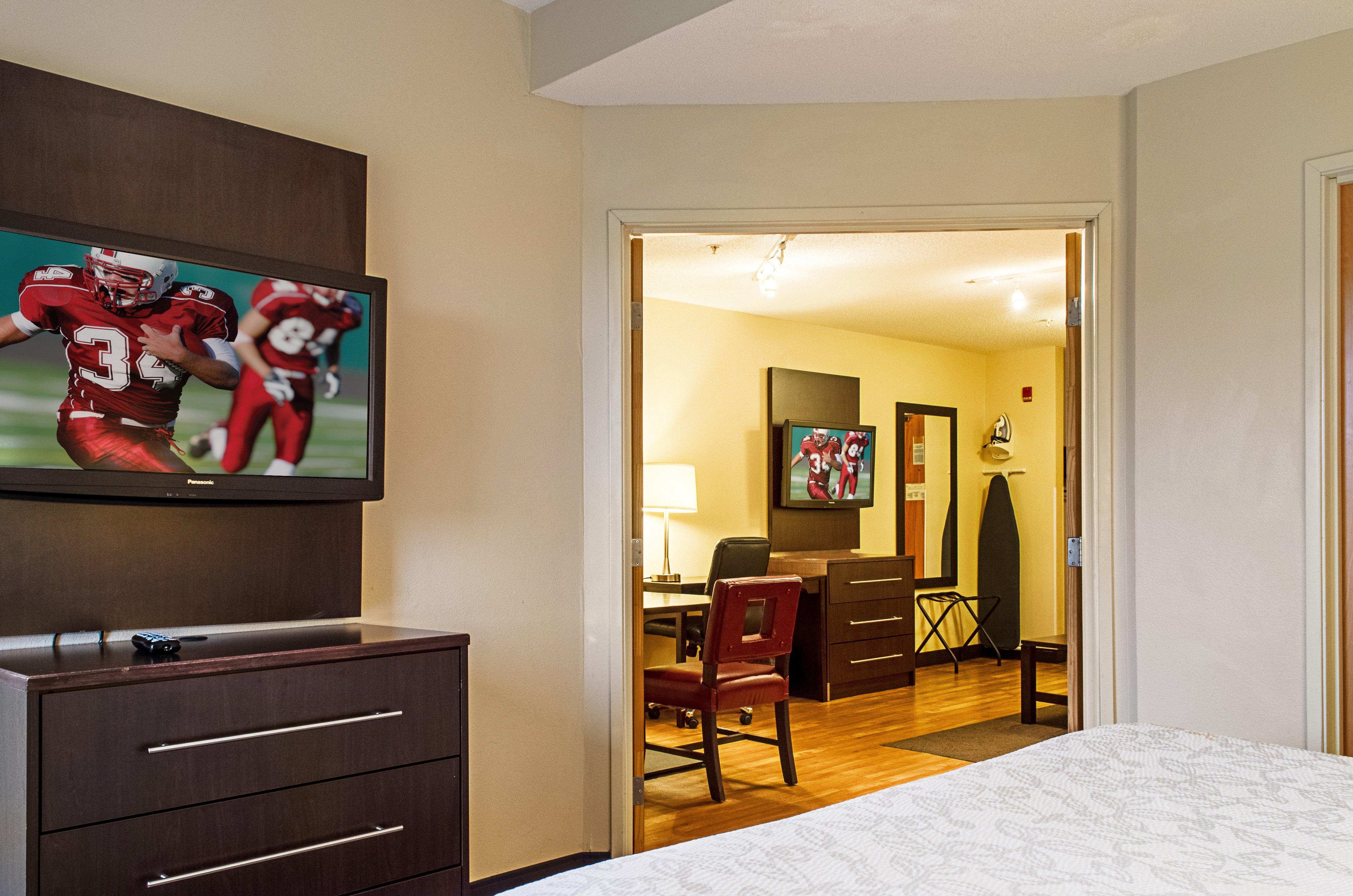 Red Roof Inn Plus+ Boston - Logan Saugus Eksteriør billede