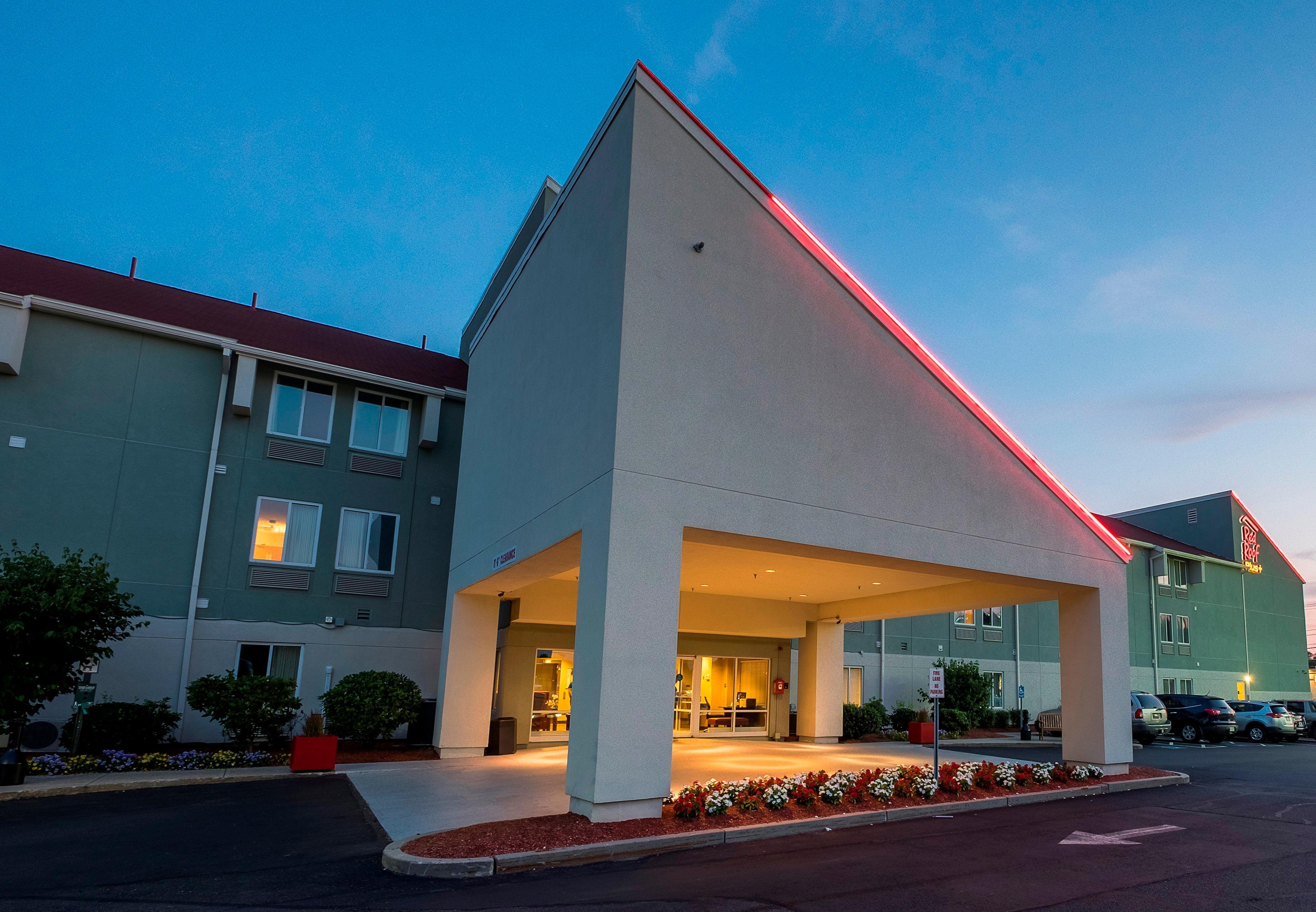 Red Roof Inn Plus+ Boston - Logan Saugus Eksteriør billede