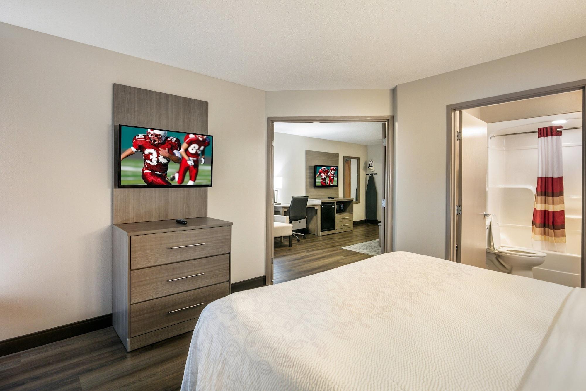 Red Roof Inn Plus+ Boston - Logan Saugus Eksteriør billede