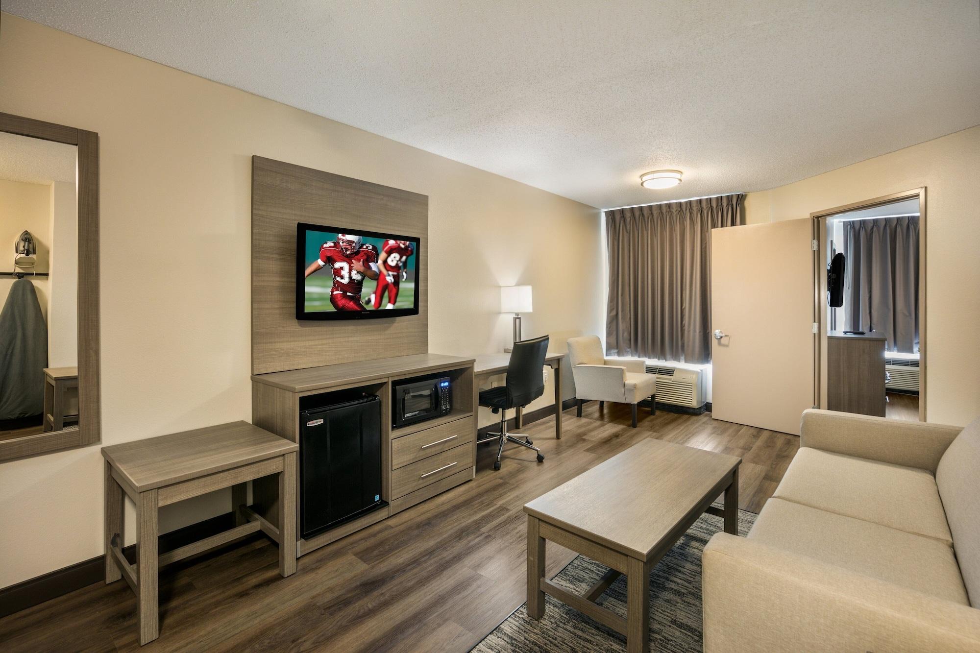 Red Roof Inn Plus+ Boston - Logan Saugus Eksteriør billede