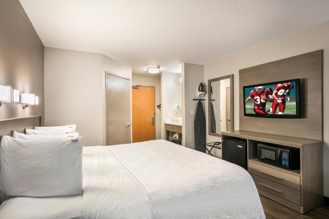 Red Roof Inn Plus+ Boston - Logan Saugus Eksteriør billede