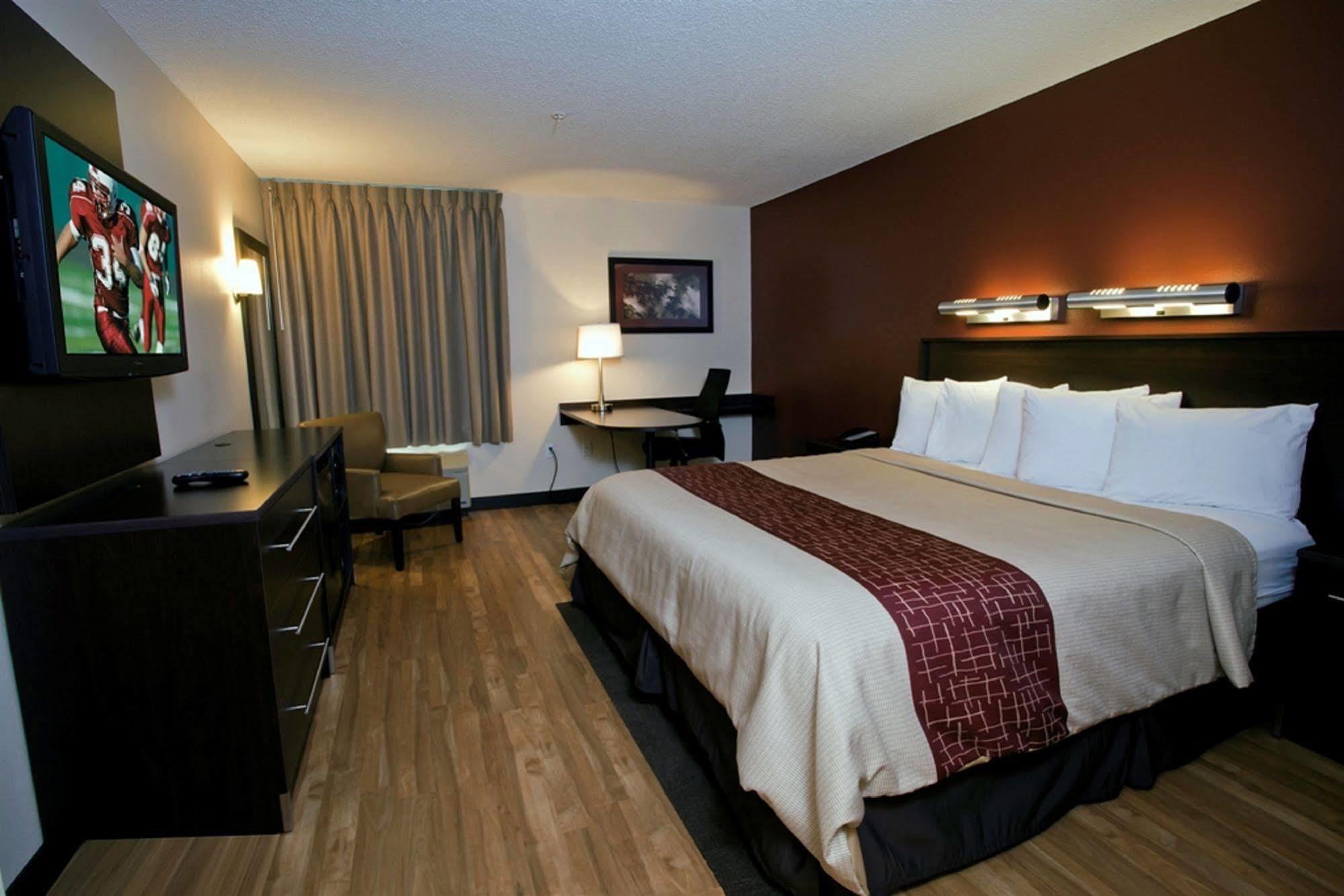 Red Roof Inn Plus+ Boston - Logan Saugus Eksteriør billede